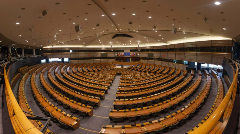 #EUforAnimals: già 100 i parlamentari europei aderenti!